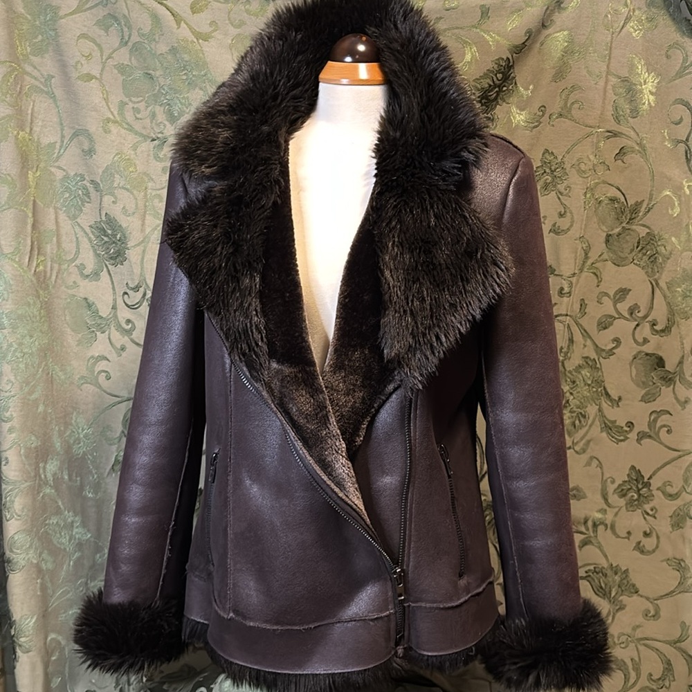 Chocolate brown lined soft zippered jacket has pockets - Picture 4 of 15